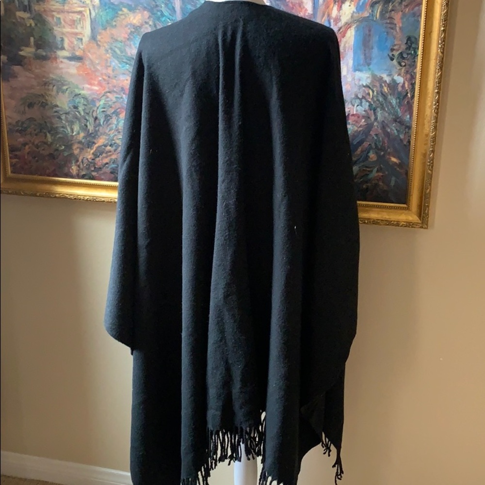 Fringed wrap - Picture 4 of 6